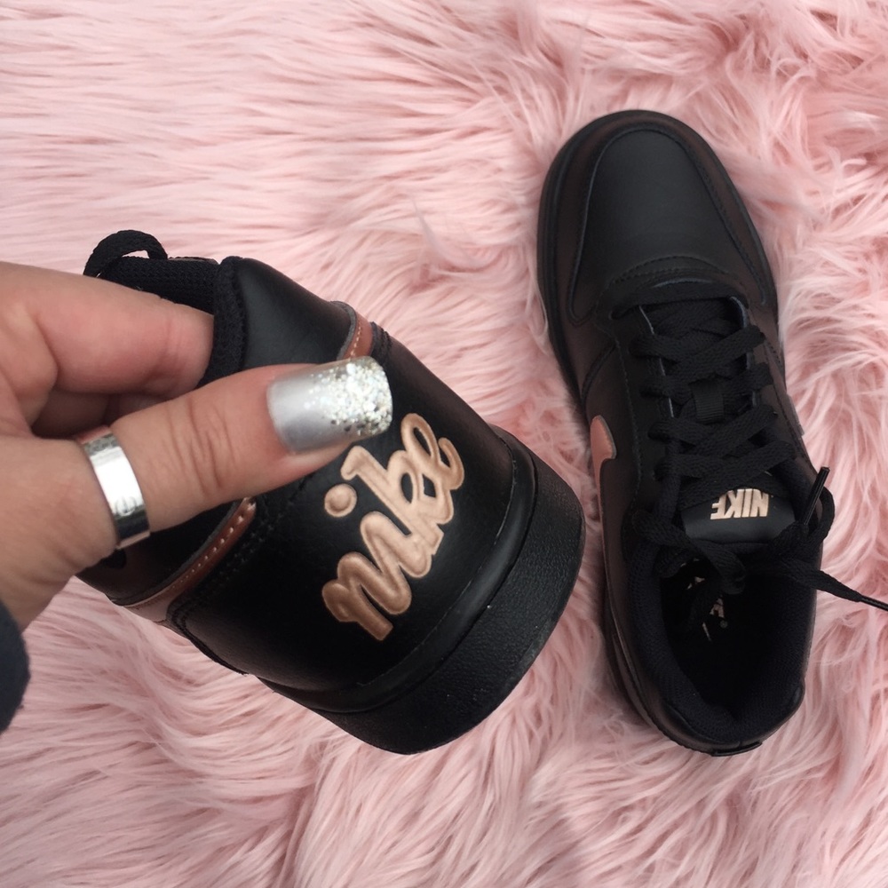 New Nike Women’s Sneakers Black/Rose Gold - Picture 4 of 5